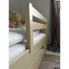 Pat copii lemn masiv cu sertar pe roți Goydalka AURORA 160x80 cm, bej