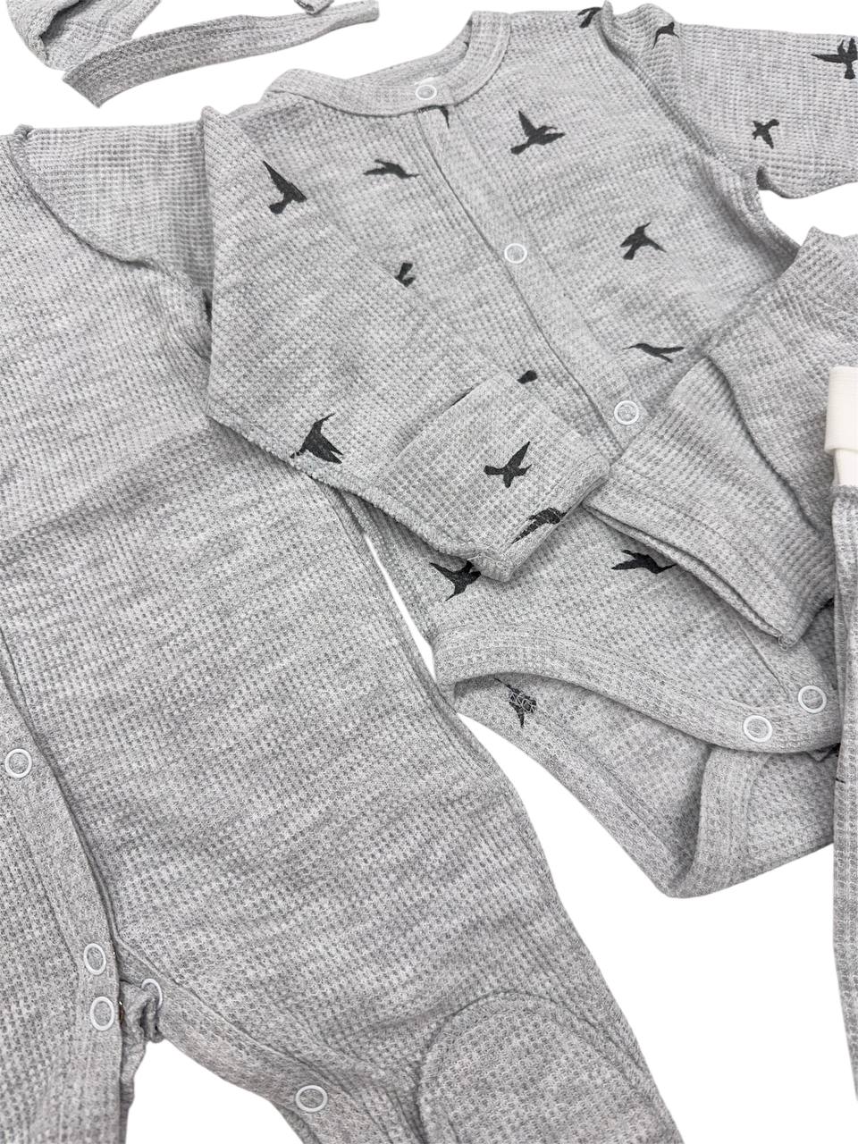 Set din stofă gofra pentru nou-născuți 0-3 luni – 8 piese