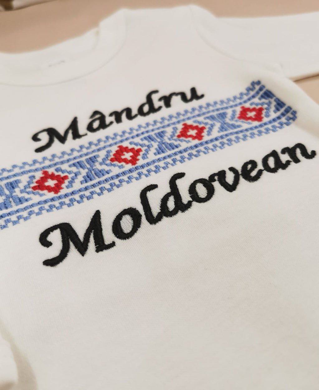 Body cu broderie naturală din stofă organică