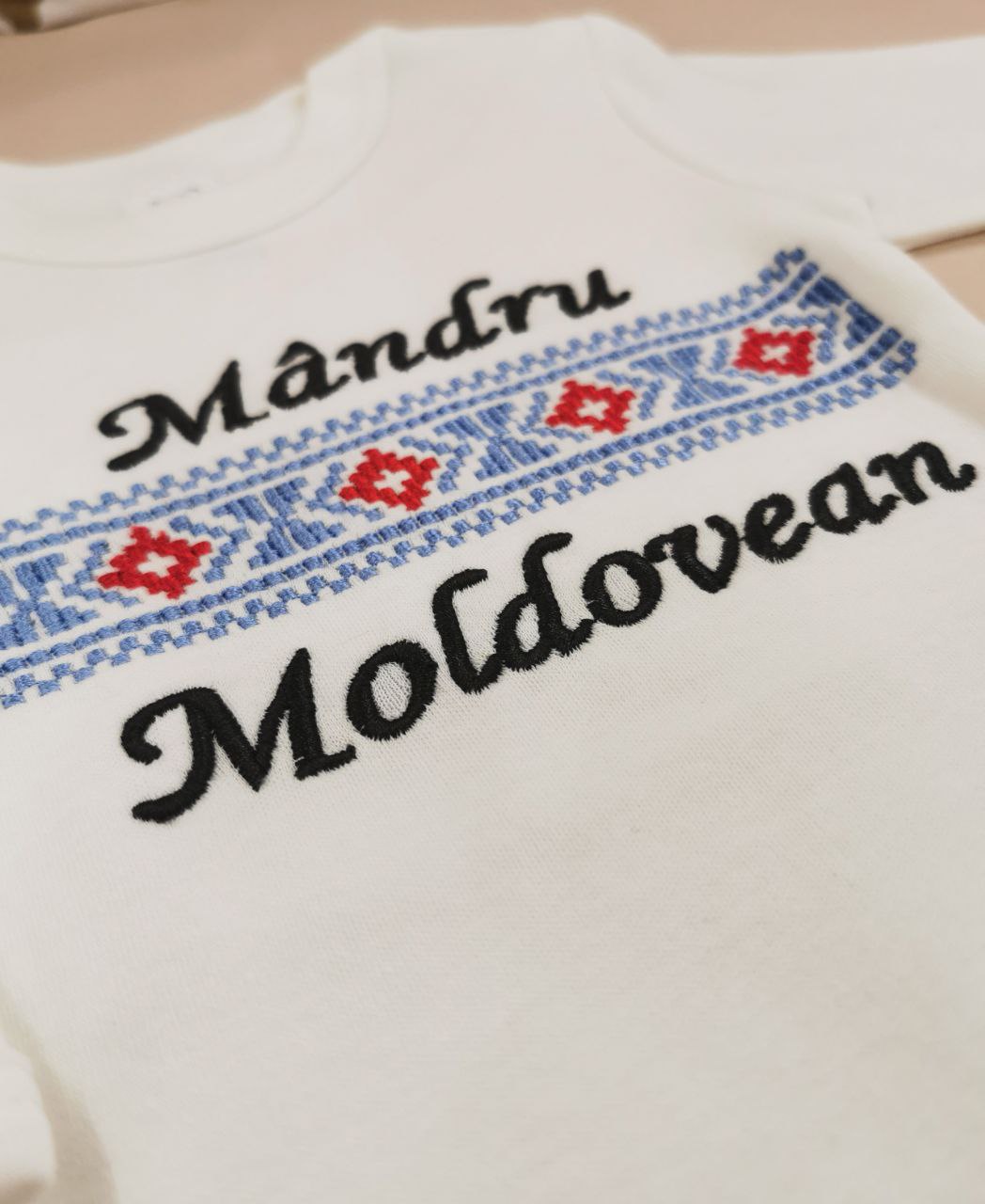 Body cu broderie naturală din stofă organică