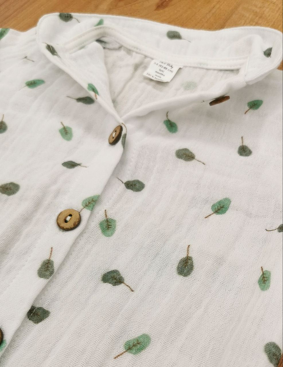 Salopeta din muselină cu frunzulițe pentru bebeluși