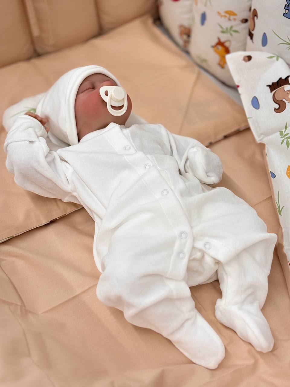 Salopetă Catifelată Ivory pentru Bebeluși și Nou-Născuți