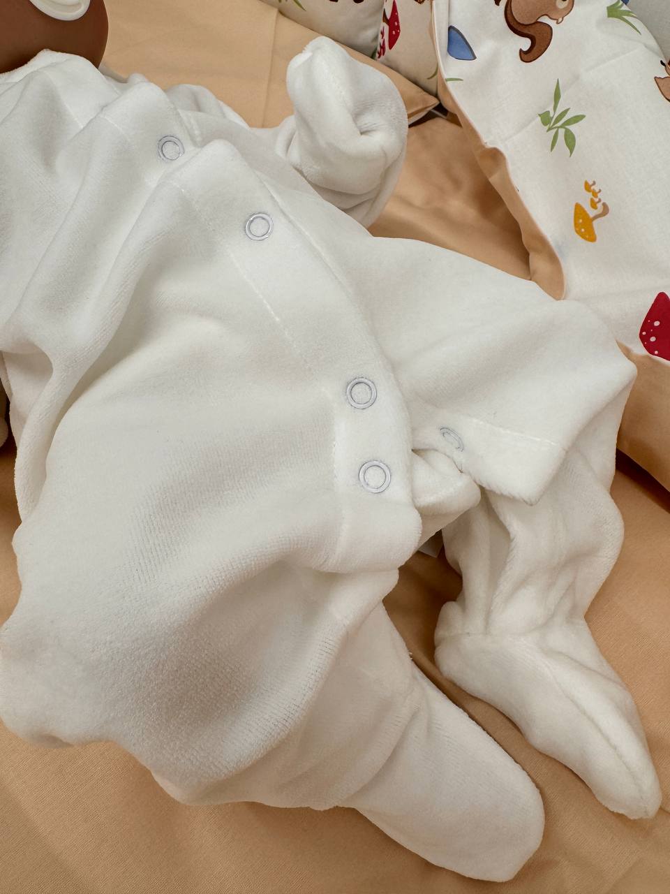 Salopetă Catifelată Ivory pentru Bebeluși și Nou-Născuți