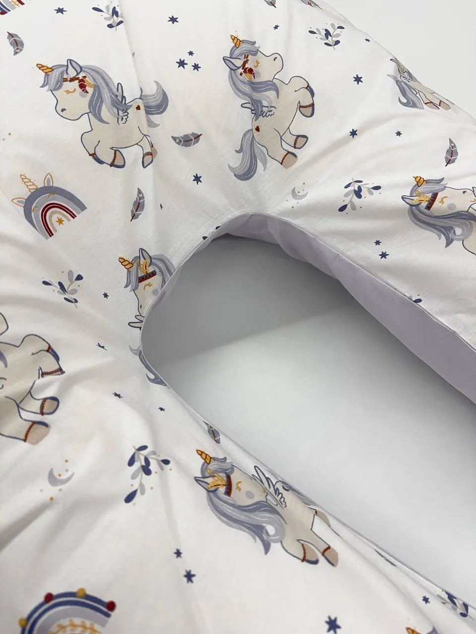 Perna Pentru Gravide U-Shape – Unicorn Gri Pe Alb, 150 cm