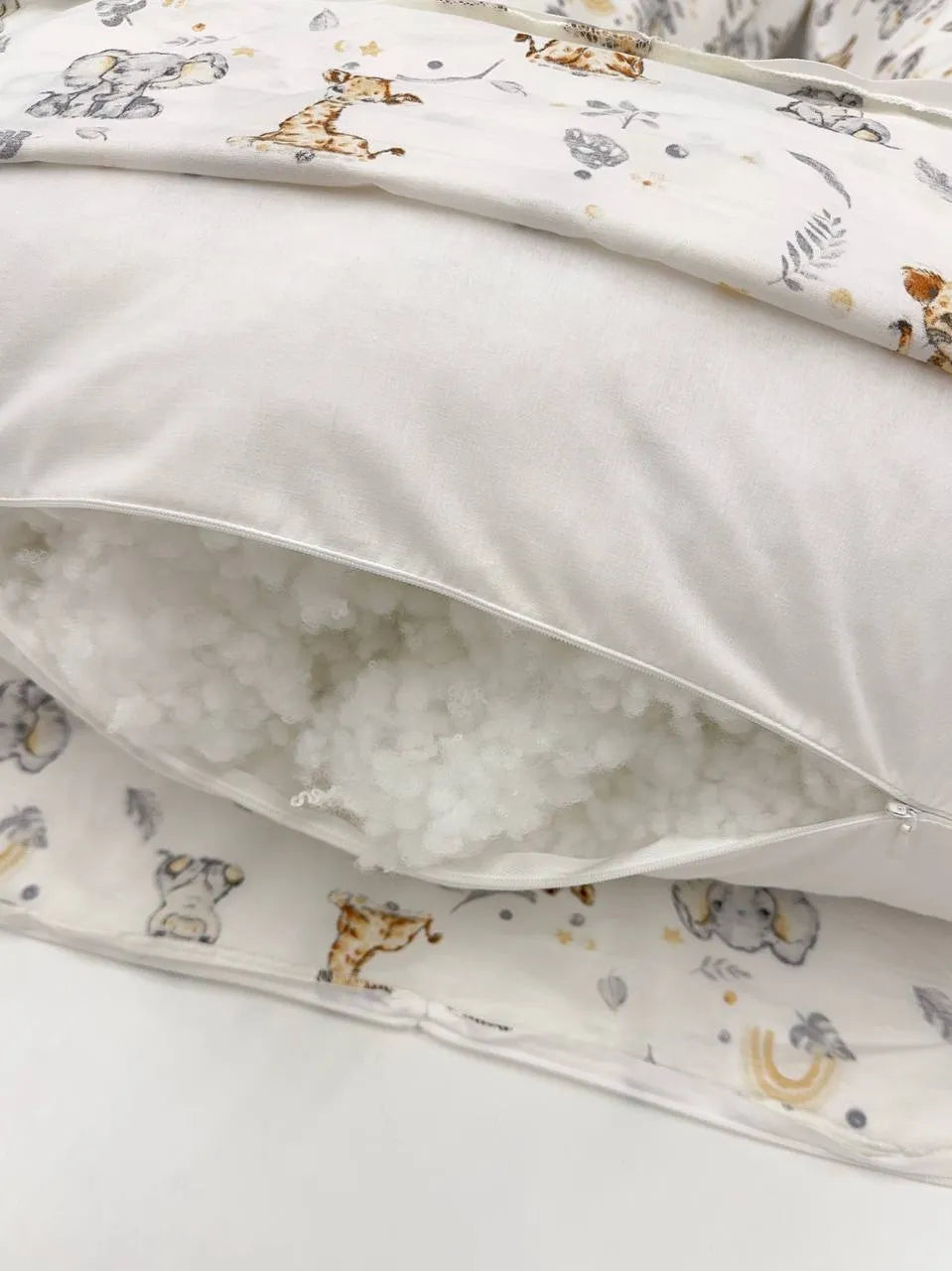 Perna Pentru Gravide U-Shape – Animăluțe Safari Pe Alb, 130 cm