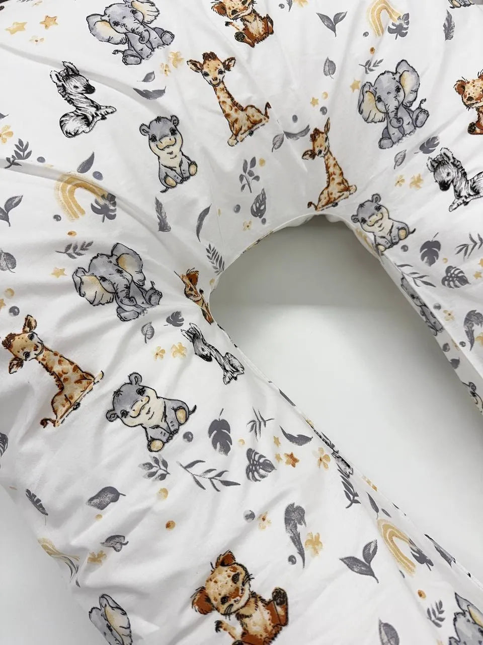 Perna Pentru Gravide U-Shape – Animăluțe Safari Pe Alb, 130 cm