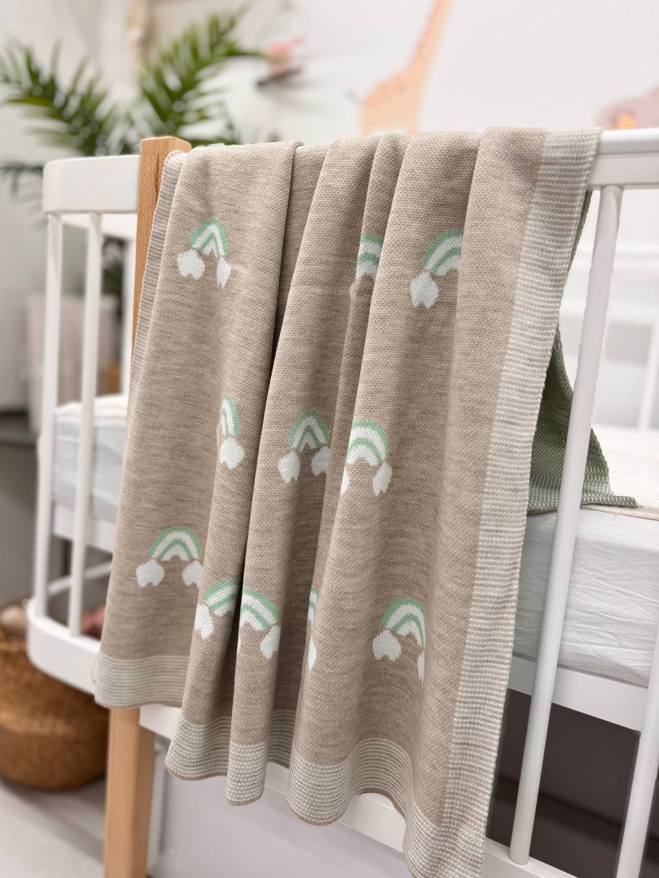 Păturică tricotată cu desen curcubeu 80×100 cm