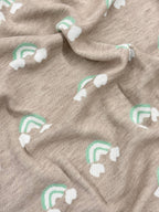 Păturică tricotată cu desen curcubeu 80×100 cm