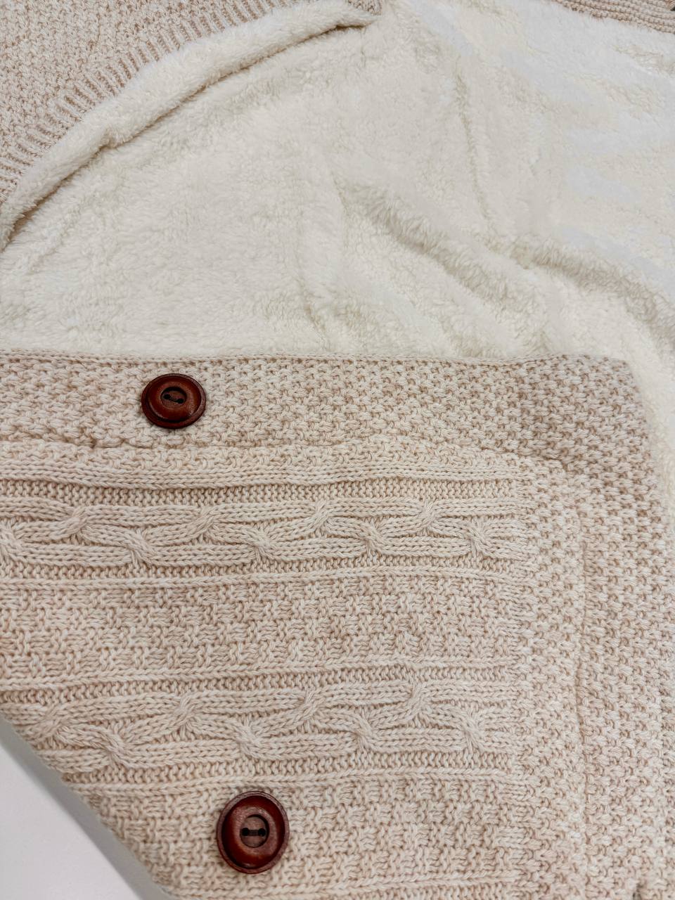 Plic plapumă din tricot cu blăniță și nasturi 90x90 cm