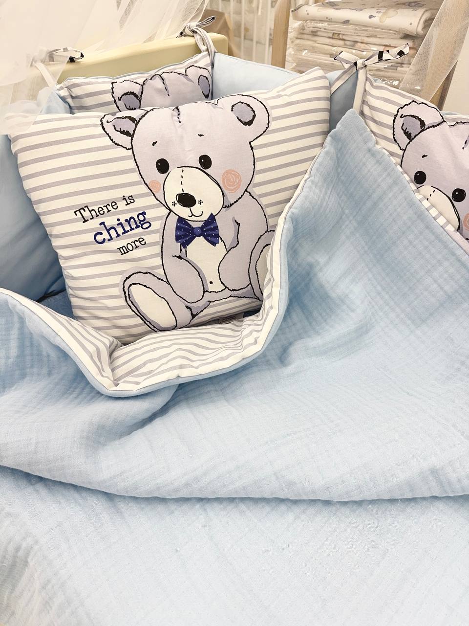 Plapumă Matlasată Urs cu Papion