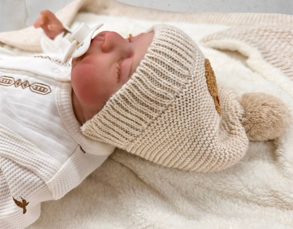 Căciuliță pentru nou-născuți cu iepuraș